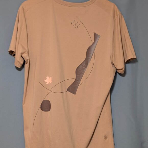 Lululemon Graphic T- Size medium - Picture 1 of 2